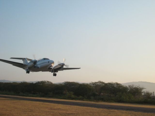 Beechcraft Super King Air 200 (N425AP) - bacubirito , Mexico