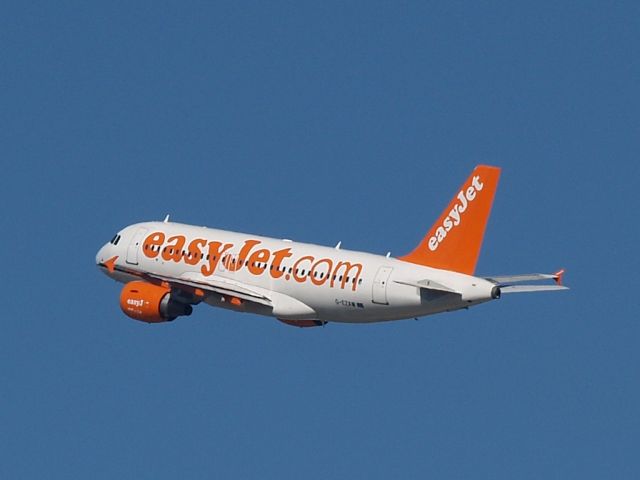 Airbus A319 (G-EZAW)