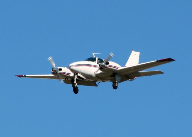 Beechcraft Baron (58) (N791Q) - Landing on 23 at the Shreveport Regional airport.