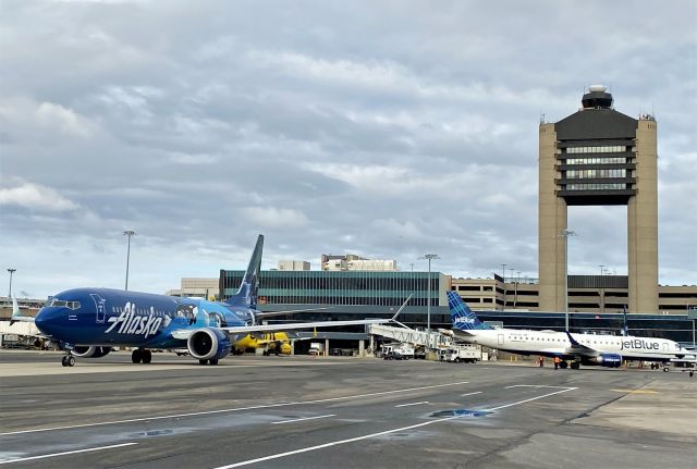 Boeing 737 MAX 9 (N932AK) - ORCA Special Max9