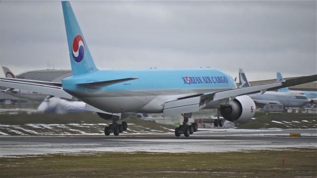 BOEING 777-200LR (HL8251) - BOE136 nears touchdown on runway 16R to complete its flight from KPDX on 1/21/12.