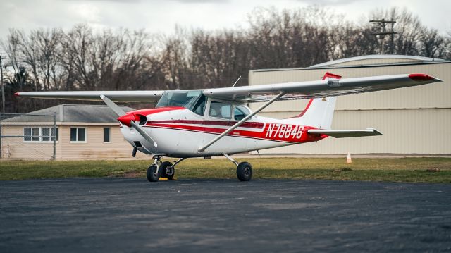 Cessna Skyhawk (N78846) - Flight School of Jackson N78846 at KJXN | Photographed by Khyle Cruz