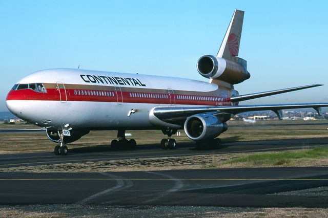 N14063 — - CONTINENTAL AIRLINES - DOUGLAS DC-10-30 - REG : N14063 (CN 47864/121) - KINGSFORD SMITH SYDNEY NSW. AUSTRALIA - YSSY 28/6/1988 35MM SLIDE CONVERSION USING A LIGHTBOX AND A NIKON L810 DIGITAL CAMERA IN THE MACRO MODE.