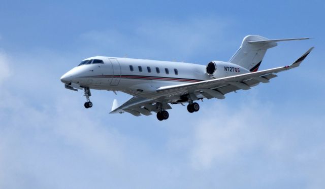 Canadair Challenger 350 (N727QS) - On final is this 2016 Canadair Challenger 350 in the Summer of 2019.