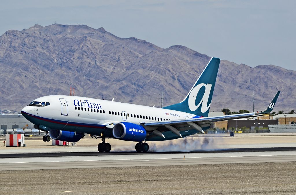 Boeing 737-700 (N354AT) - AirTran Boeing 737-7BD N354AT / 357 (cn 36752/2815)br /br /McCarran International Airport (KLAS)br /Las Vegas, Nevadabr /TDelCorobr /August 22, 2013