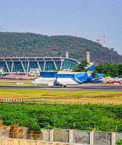 Boeing 737-700 (A40BU)