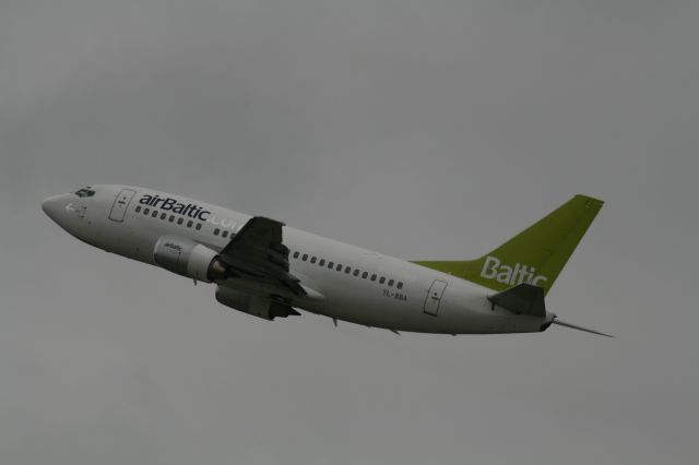 Boeing 737-700 (YL-BBA)