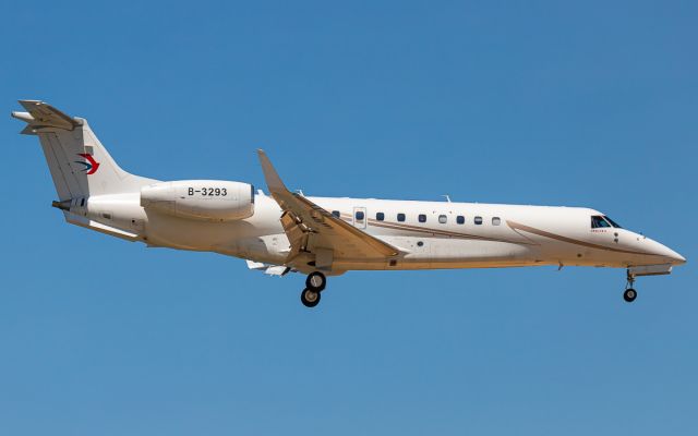 Embraer Legacy 600/650 (B-3293)