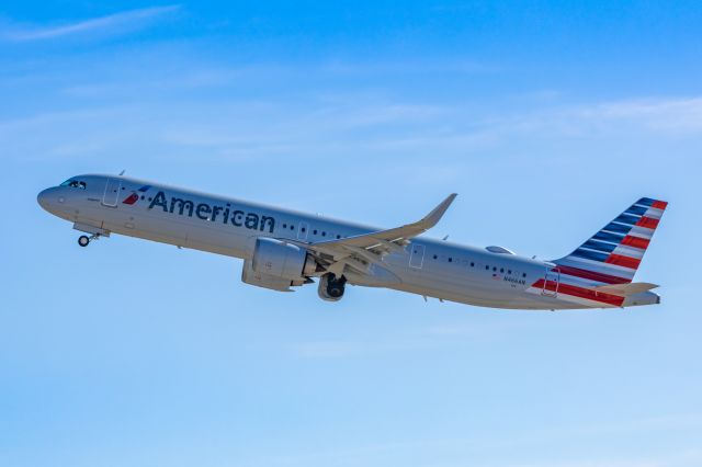 Airbus A321neo (N466AN) - An American Airlines A321 neo taking off from PHX on 2/16/23. Taken with a Canon R7 and Tamron 70-200 G2 lens.