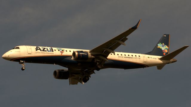 Embraer ERJ-190 (PR-AYW)