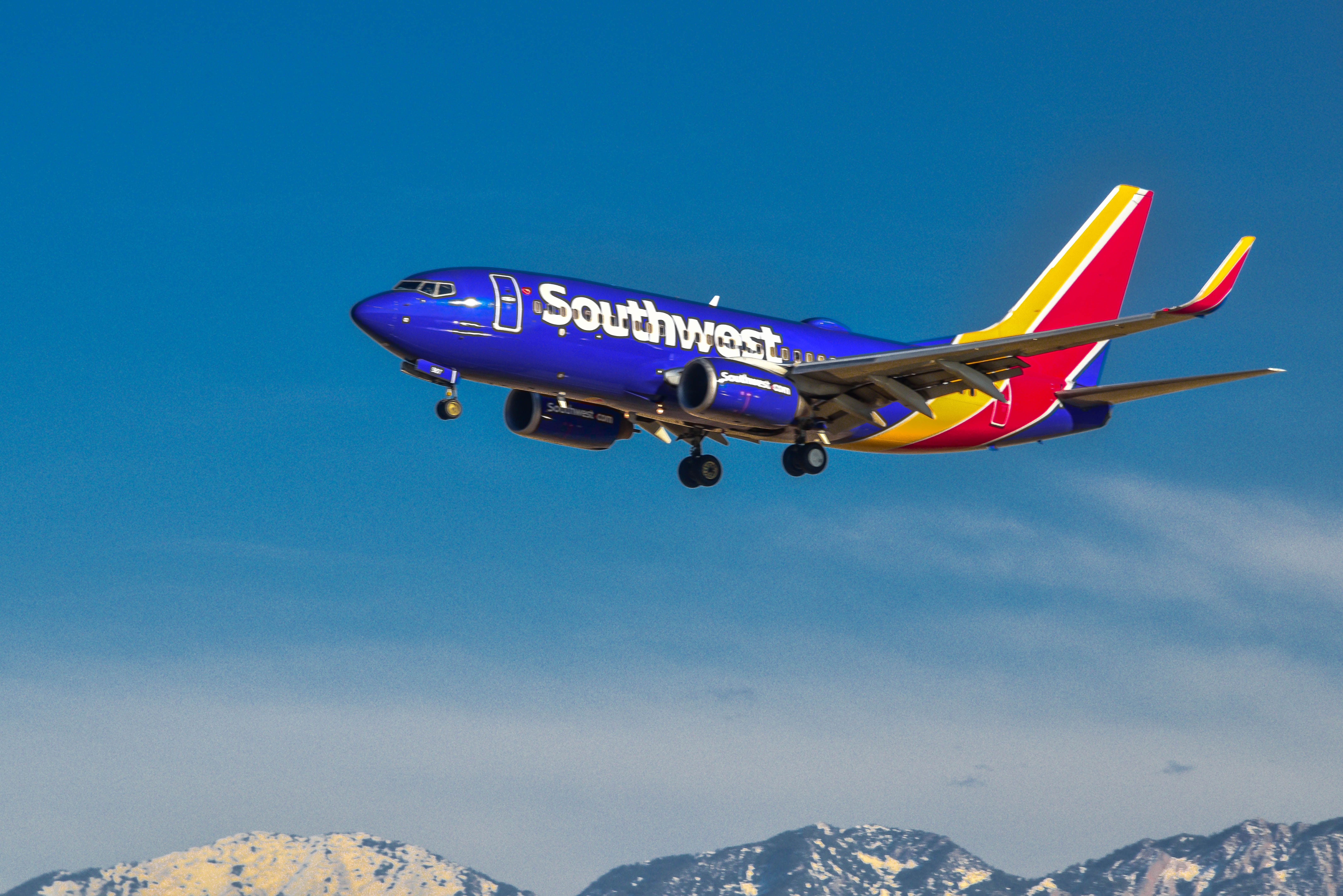 Boeing 737-700 (N567WN) - Final approach 35R KSLC