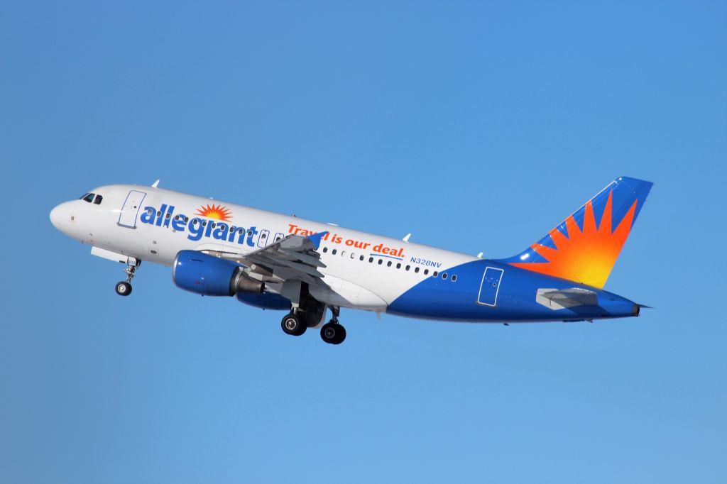 Airbus A319 (N328NV)