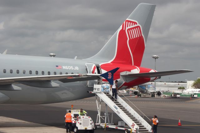 Airbus A320 (N605JB) - Livery Boston Red Sox