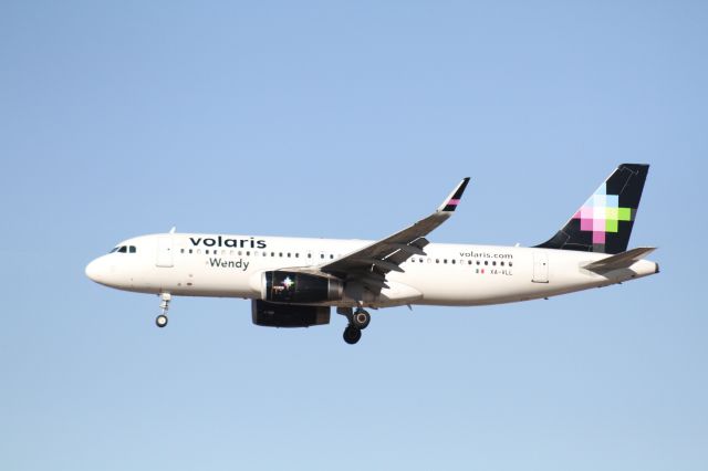 Airbus A320 (XA-VLL) - FINAL APPROACH 27 MMTJ