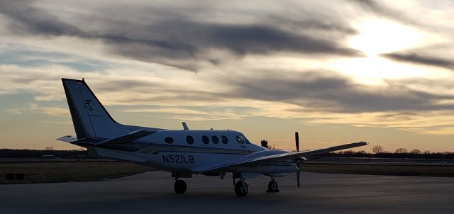 Beechcraft King Air 90 (N521LB)