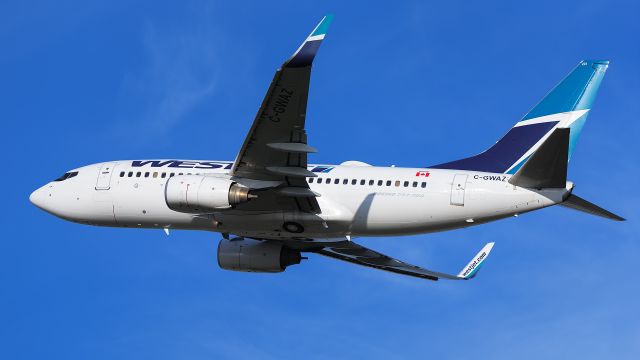 Boeing 737-700 (C-GWAZ)