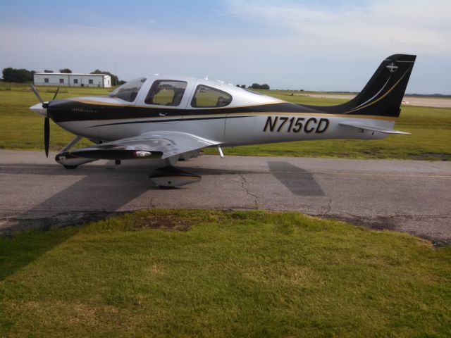 Cirrus SR-22 (N715CD) - My new paint job