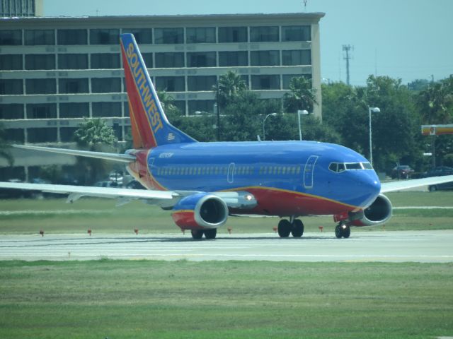 BOEING 737-300 (N524SW)