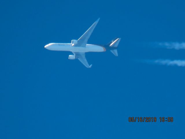 BOEING 767-300 (N342UP)
