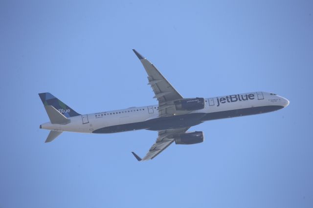 Airbus A321 (N944JT)