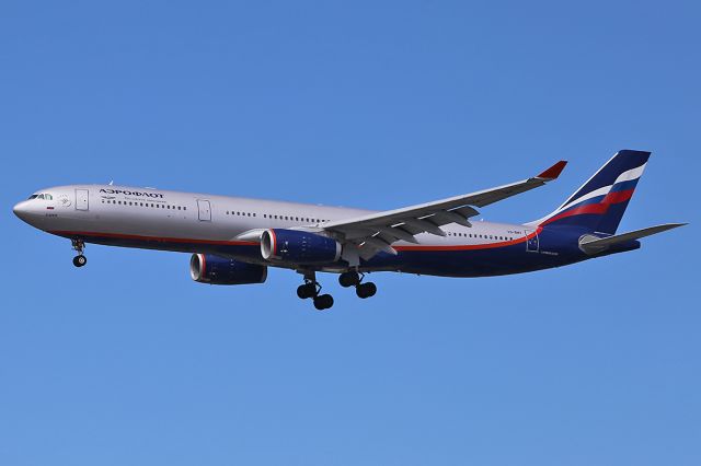 Airbus A330-300 (VQ-BMY) - Landing.