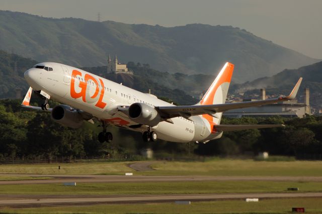 Boeing 737-700 (PR-GUX)