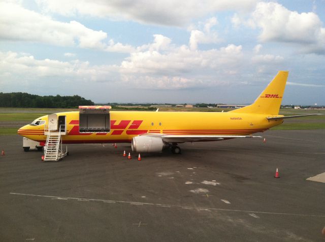 BOEING 737-400 (N494SA)