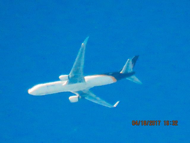 BOEING 767-300 (N347UP)