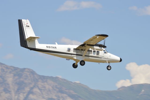 De Havilland Canada Twin Otter (N97AR) - JUMPER 97 on short final for 13.