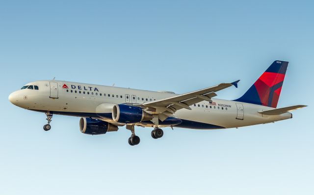 Airbus A320 (N352NW)