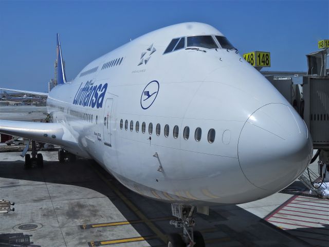 BOEING 747-8 (D-ABYM) - Bayern- Sept 2014.