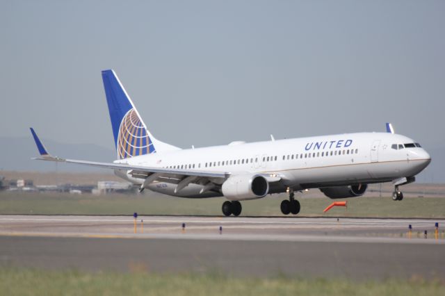 Boeing 737-900 (N47414) - Landing on 34R.