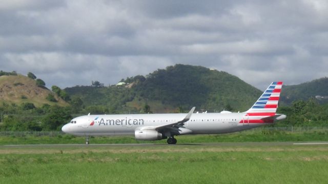 Airbus A321 (N990AU)