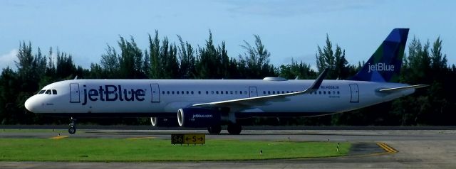 Airbus A321 (N958JB)