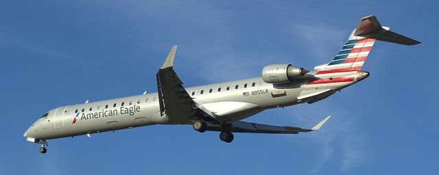 Canadair Regional Jet CRJ-900 (N955LR)