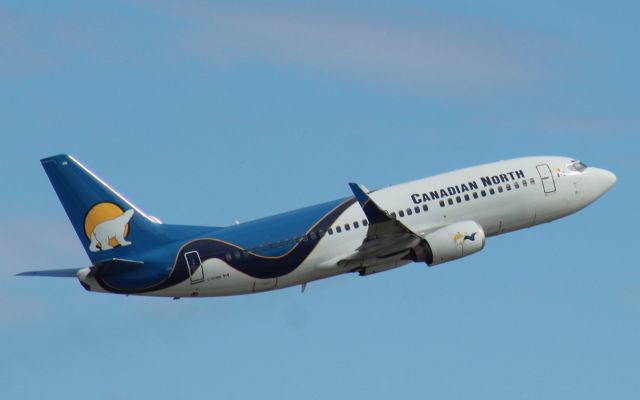 Boeing 737-700 (C-GCNW)