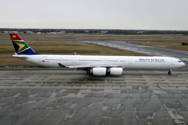 Airbus A340-600 (ZS-SNH)