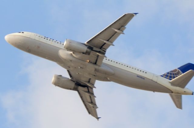 Airbus A320 (N431UA)