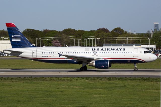 Airbus A320 (N123UW)