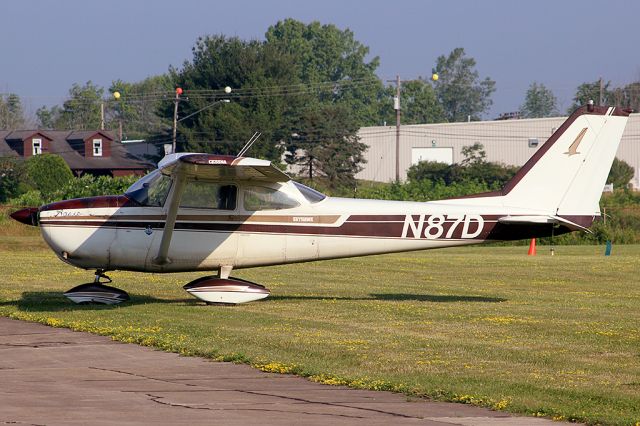 Cessna Skyhawk (N87D)