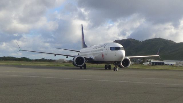 Boeing 737 MAX 8 (C-FSDQ)