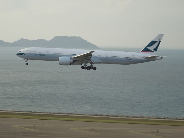 BOEING 777-300ER (B-KQV)