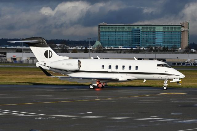 Bombardier Challenger 300 (C-GDIL)