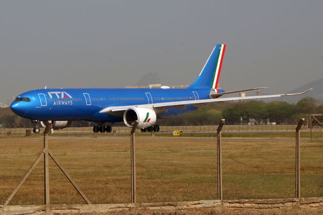 Airbus A330-300 (EI-HJP)