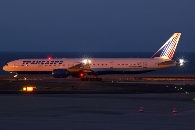 Boeing 777-200 (EI-UNP)