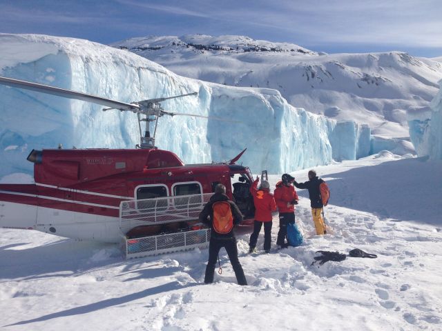 Bell VH-1 (C-GSGT) - Hello skiing lunch on Bridge Lake TLH hell-sliing