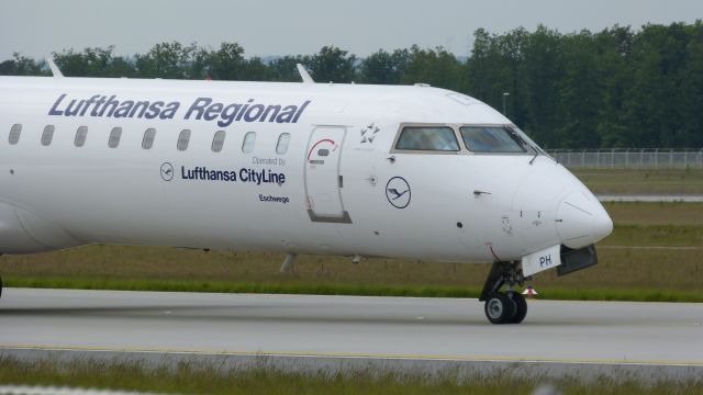 Canadair Regional Jet CRJ-700 (D-ACPH) - Die CRJ700ER Eschwege der Lufthansa Regional (Cityline) beim Taxiing an der Landebahn Nordwest. Vom 19.05.2013