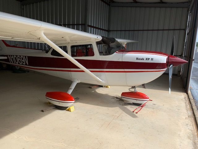 Cessna Skyhawk (N1069V)