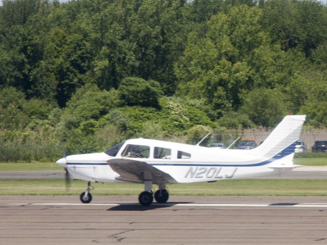 Piper Cherokee (N20LJ) - Take off runway 08. 10 June 2015.