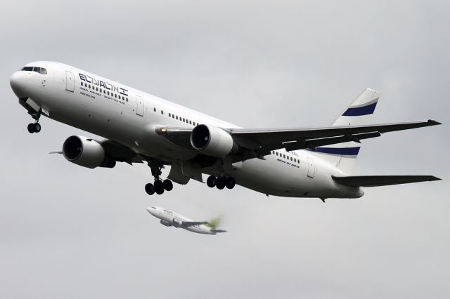 BOEING 767-300 (4X-EAL)